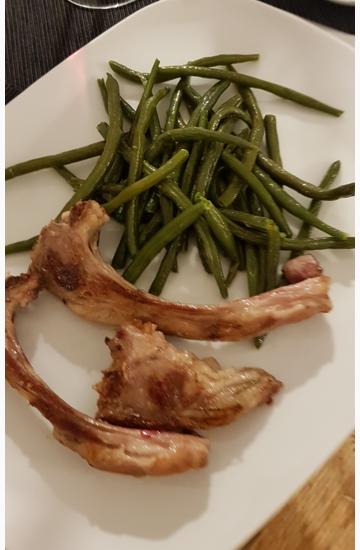 Lamb cutlets with string beans