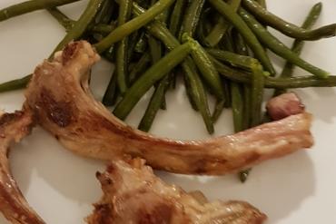 Lamb cutlets with string beans
